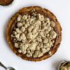 Cookie Cake de Nutella y Crumbs de leche en polvo.